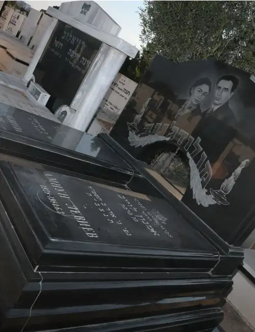 מצבה זוגית מכפלה גרניט שחור כיתוב אותיות על גרניט הטבעת תמונה על גרניט תמונה על גרניט