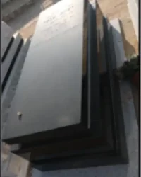 מצבת יחיד קבורת שדה גרניט שחור ושיש טורקי אותיות בעברית